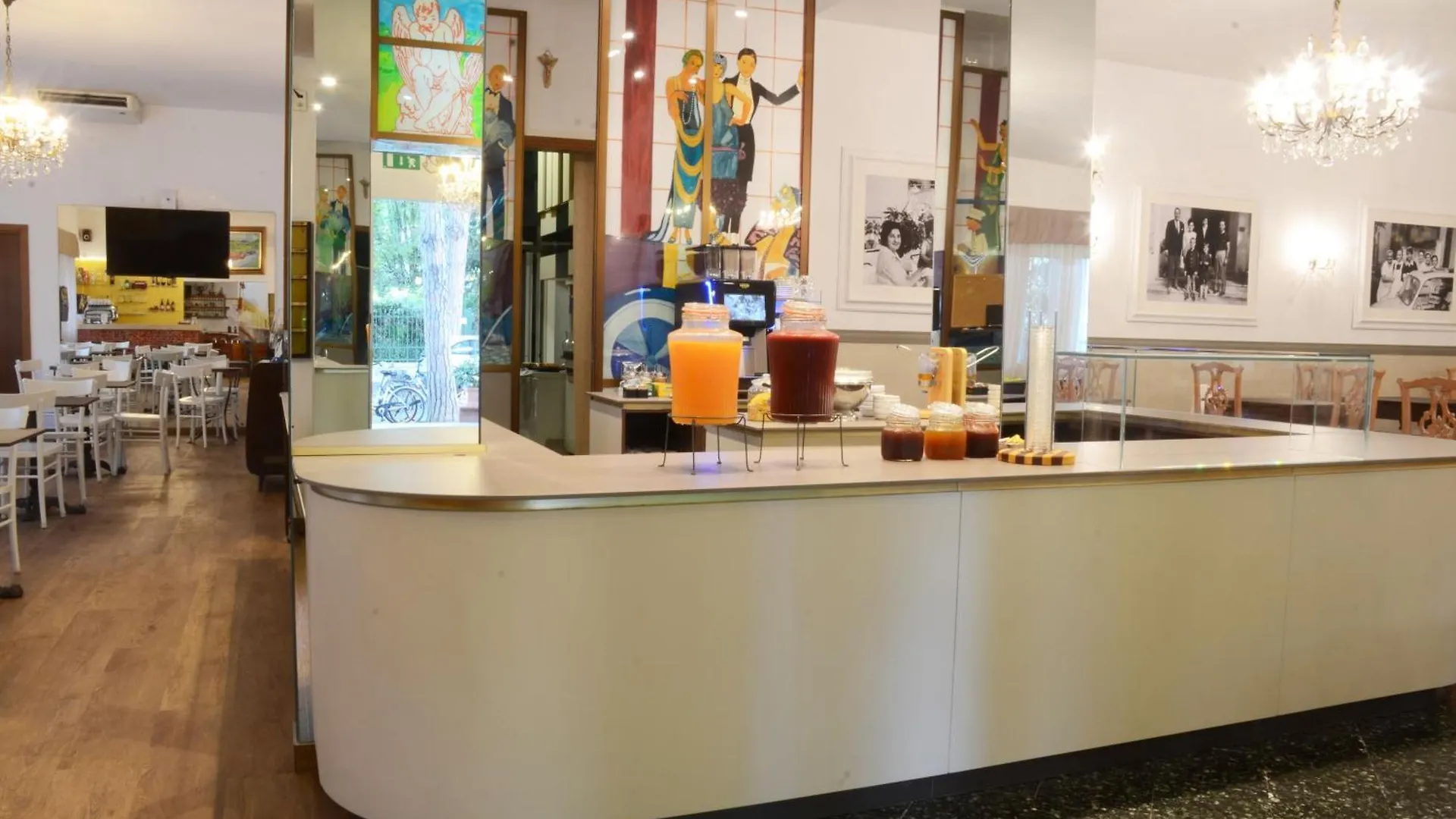 Hotel Ariston Riccione 2*,  Italia